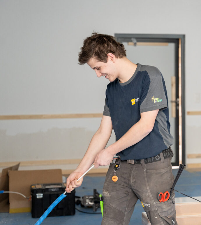 EWO01901_hoch-690x775