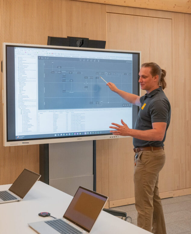 EWO04724-scaled-e1758606667294-633x775